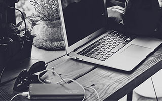 AYX官网-《直播平台与电竞合作新模式：内容多样化铺开》，电竞行业和直播行业